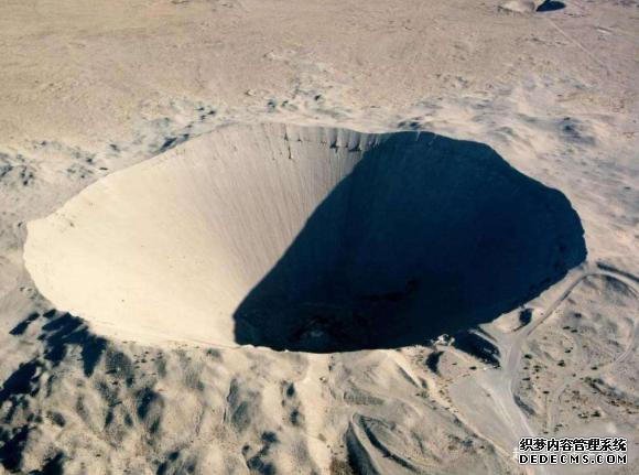 美核武试验事故曝光，B52在高空起火，4枚氢弹坠毁发生大面积泄漏