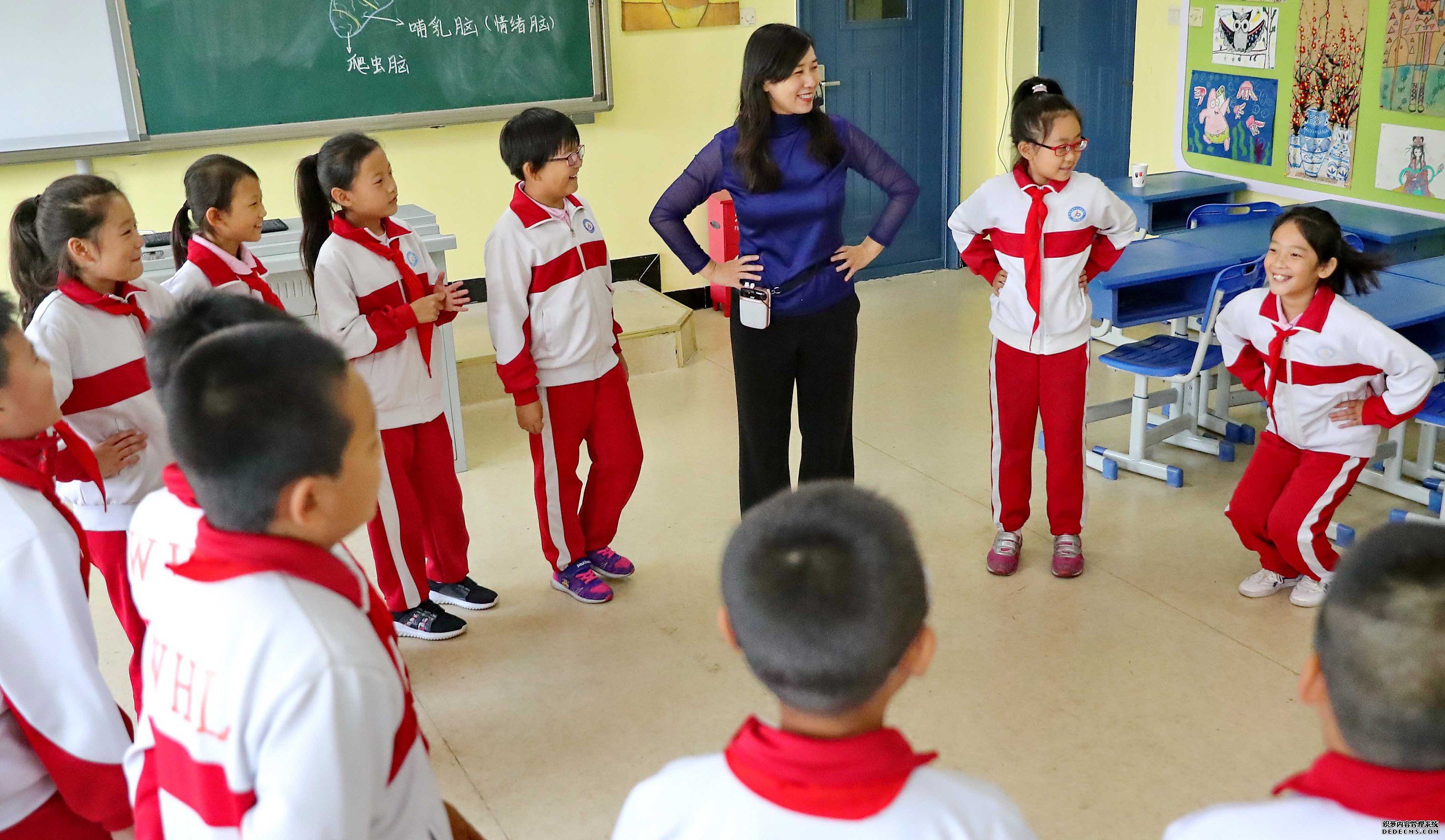 河北秦皇岛：趣味游戏让学生减轻心理压力