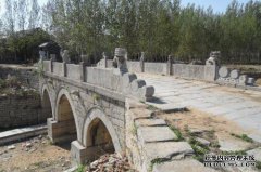 集建筑和雕刻艺术于一体，历史人文景观
