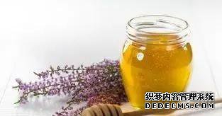 女性睡前爱做的4件事，可能会“加速衰老”，希望你1个都没有