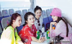 吉娜扎丸子头精致，蔡少芬烫波浪卷优雅