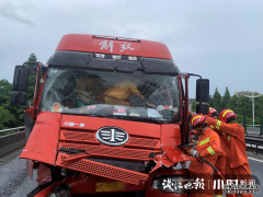 昨天，杭州绕城三起追尾，多人被困一人