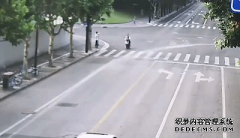 民警将这辆“潜水艇”拦下观察发现  这