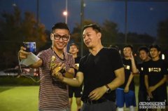 “央视名嘴”白岩松儿子，海外归来轻松
