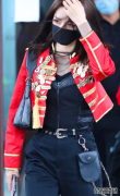 不愧是山支大哥孟美岐，穿制服抬手的一