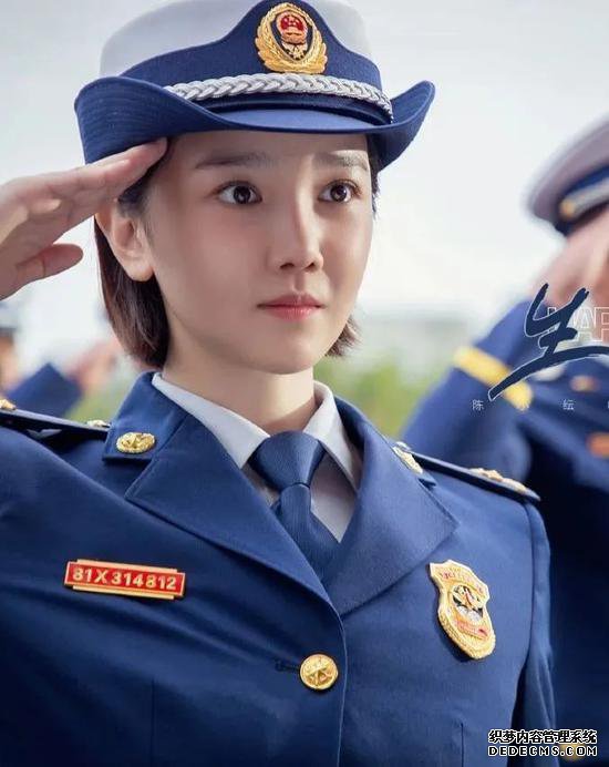 短发女孩这么穿太好看了