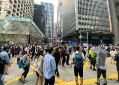 港警现场搜出激光笔等武器