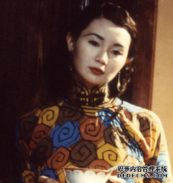 张曼玉：从花瓶到影后，再到跑调的歌手，为何她“自毁英名”？
