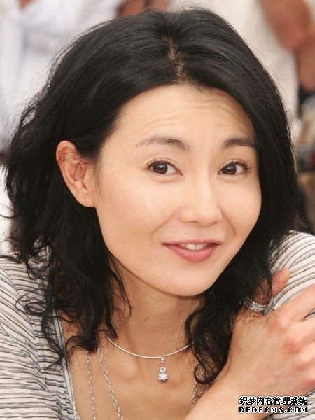 张曼玉：从花瓶到影后，再到跑调的歌手，为何她“自毁英名”？