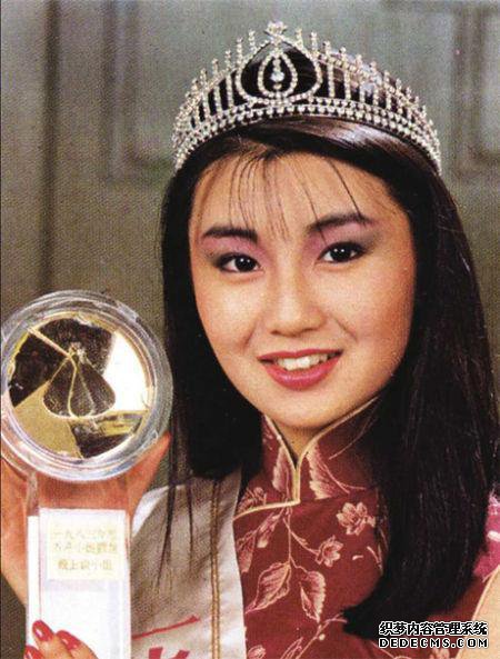 张曼玉：从花瓶到影后，再到跑调的歌手，为何她“自毁英名”？