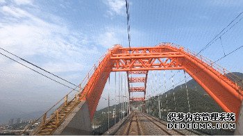 坐着高铁看中国