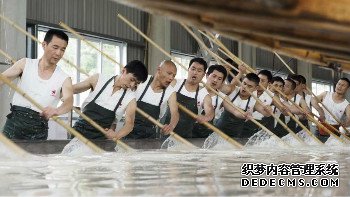 坐着高铁看中国