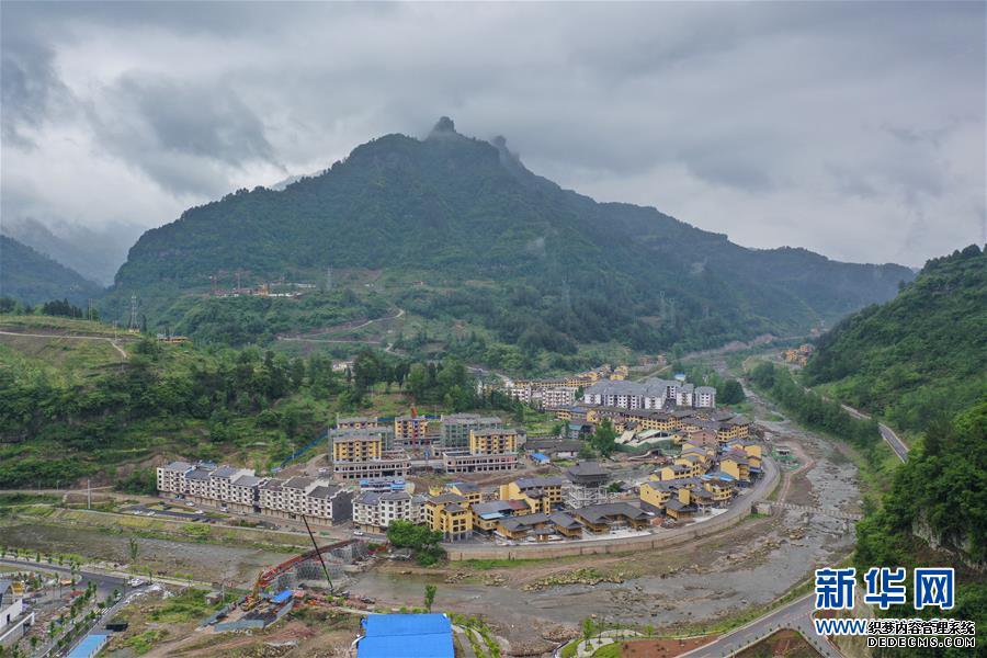 （集中连片特困地区贫困村调研行·图文互动）（1）脱贫路上“跑”出幸福生活——重庆石柱土家族自治县华溪村脱贫调查