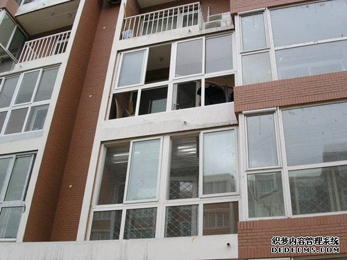 高层住户要不要封阳台？没听朋友的话，现在真的很后悔