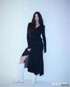 郑秀晶私服都是基础款，却依旧是时髦