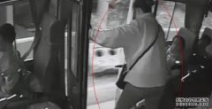 女售票员为逃检查转身跳下：怕扣分罚款
