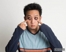 肾脏不好的男性，在脸上也会有3种表现？