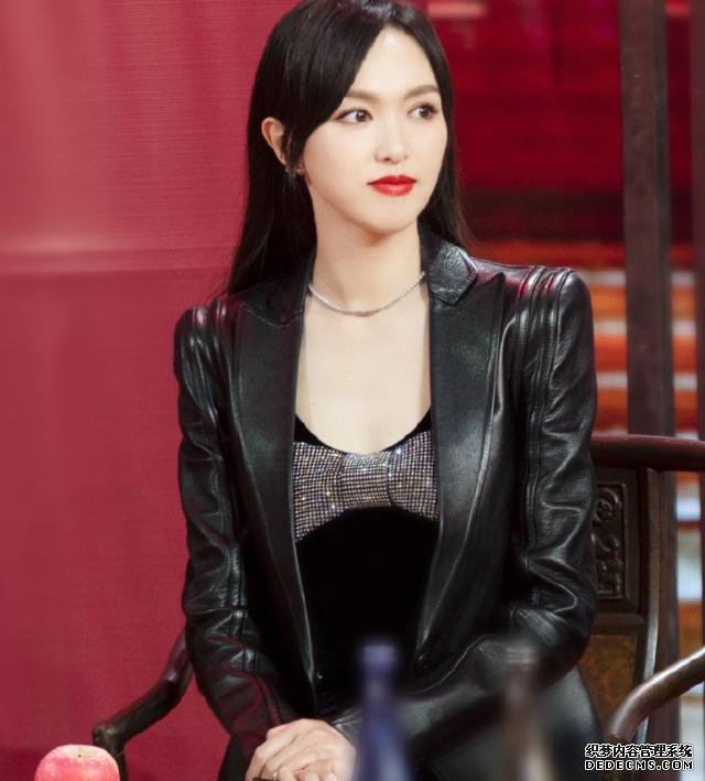 唐嫣杂志大片太美了，却疑被韩女星挤下正刊，新片收视差被指降咖