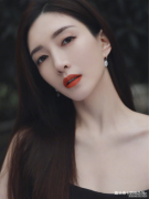 江疏影简约大气的穿搭更是“绝美”！