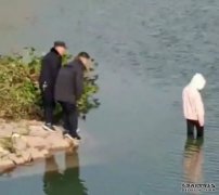安徽17岁高中女生疑在警察注视下自杀溺