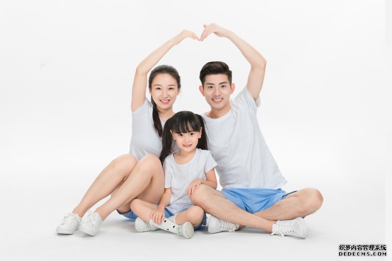 明星素人都爱“小棉袄” 送福女儿科技“神功”