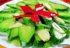 女性40岁后，多吃“美容菜”，排出毒素