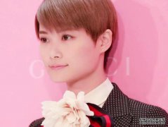 同因《超级女声》走红，何洁家庭支离破