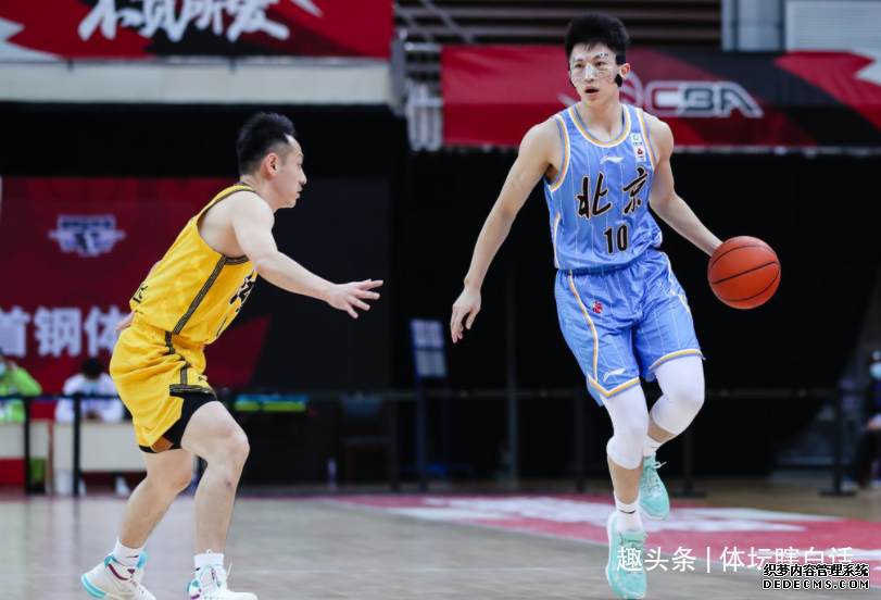 王骁辉上演暴扣，北京首钢打疯了！大胜江苏男篮，送李楠4连败