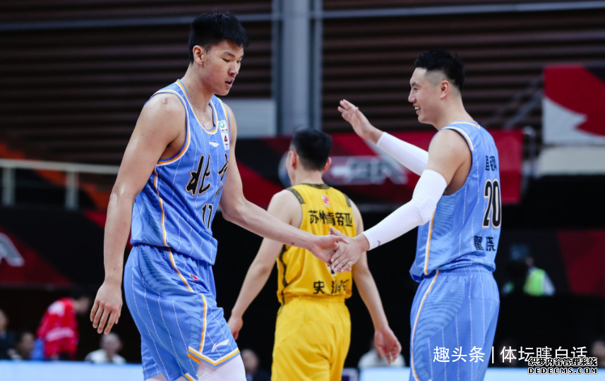 王骁辉上演暴扣，北京首钢打疯了！大胜江苏男篮，送李楠4连败
