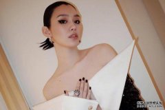 奚梦瑶不愧是超模，一袭黑白拼接长裙露