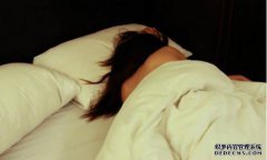 江苏两男子约见网友，暗中安眠药将其迷