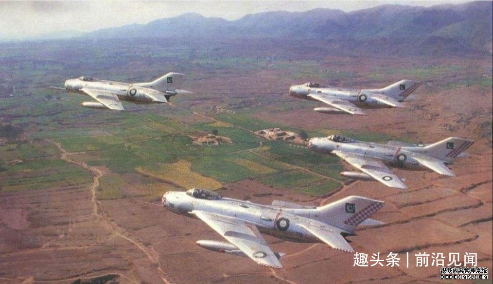 歼-6的辉煌苦难历程：曾经半年生产300架，有299架不合格