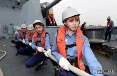 美国航母出海为何要带600名女兵？起什么