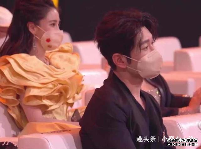 微博之夜，众明星排位暗藏玄机，揭开娱乐圈遮羞布