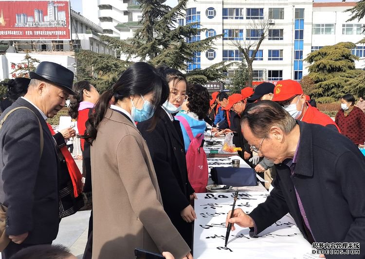 平凉市总工会、工人文化宫举办“学雷锋志愿服务活动”