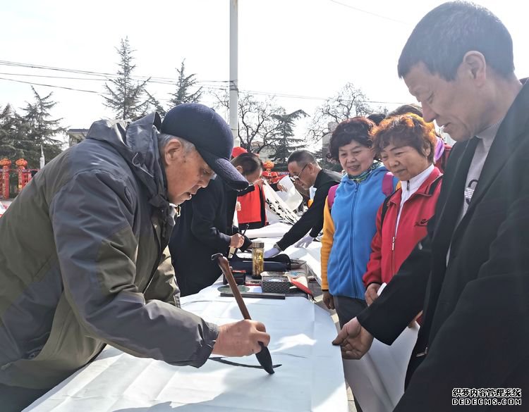 平凉市总工会、工人文化宫举办“学雷锋志愿服务活动”