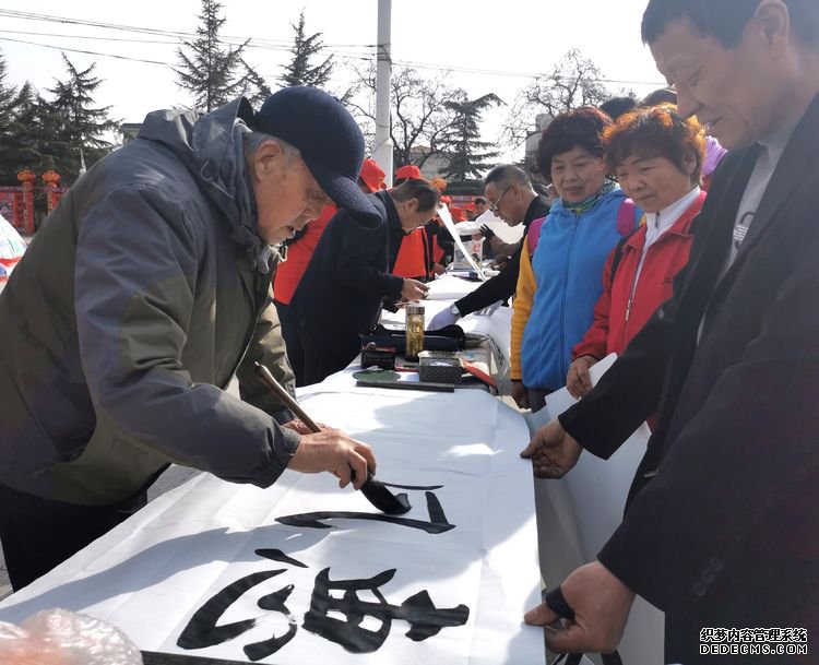 平凉市总工会、工人文化宫举办“学雷锋志愿服务活动”
