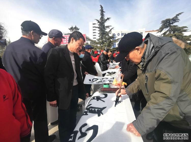 平凉市总工会、工人文化宫举办“学雷锋志愿服务活动”