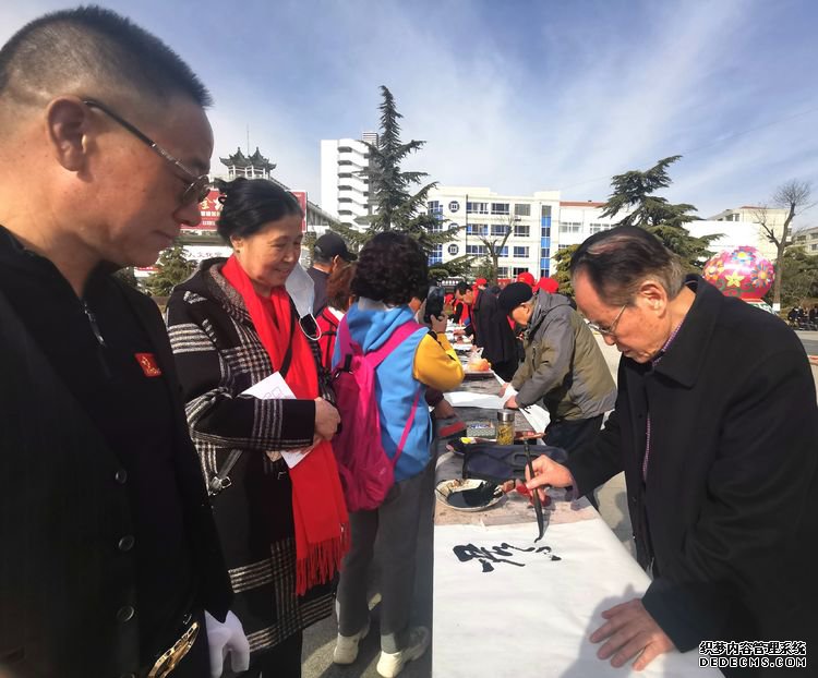 平凉市总工会、工人文化宫举办“学雷锋志愿服务活动”