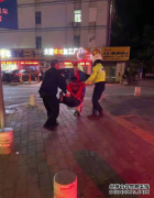 铁骑巡逻至西坑路口时，发现一名男子因