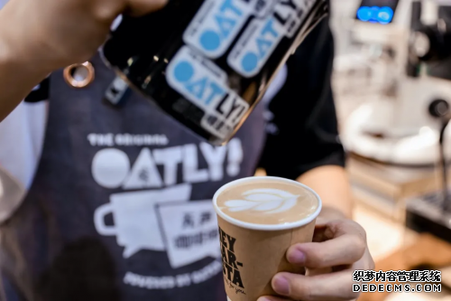 植物蛋白饮领导者OATLY，燕麦奶的“野心”不止于咖啡店