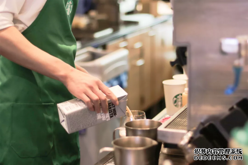 植物蛋白饮领导者OATLY，燕麦奶的“野心”不止于咖啡店