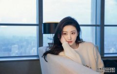 景甜被金主抛弃2年，如今成功翻身，她背