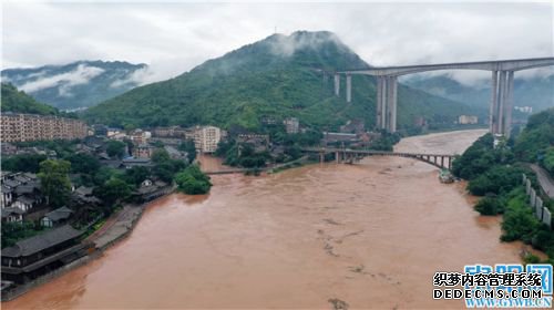 遵义习水县公路受淹和塌方情况较重 赤水河土城段超警戒水位