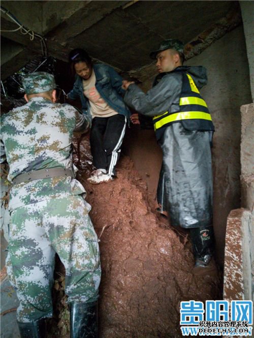 遵义习水县公路受淹和塌方情况较重 赤水河土城段超警戒水位