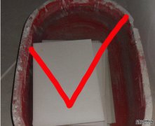 新房装修时，看到师傅这样贴瓷砖，业主
