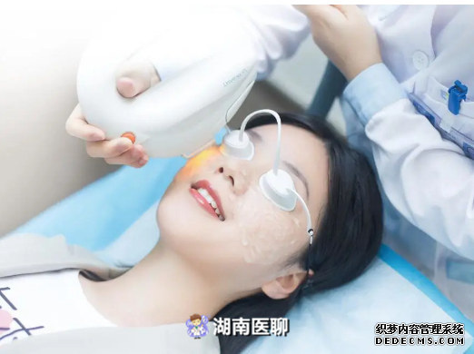 五一假期宅家玩需警惕干眼症！眼科专家支招护眼，还不快学起来