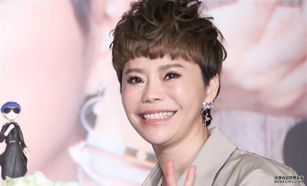 54岁歌后詹雅雯患帕金森，左脑萎缩无药可治，直播告知粉丝时泪崩