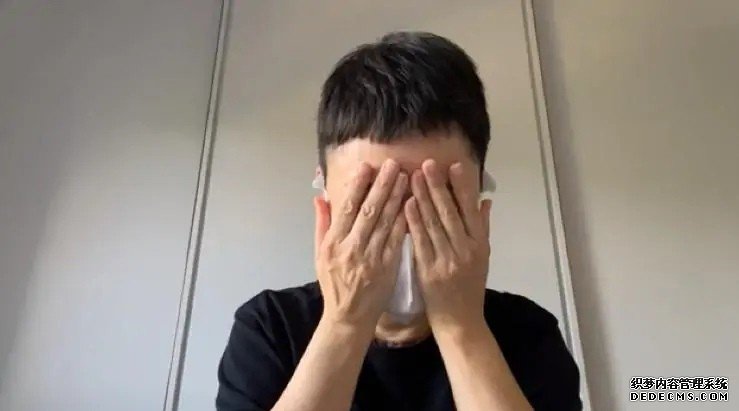 54岁歌后詹雅雯患帕金森，左脑萎缩无药可治，直播告知粉丝时泪崩