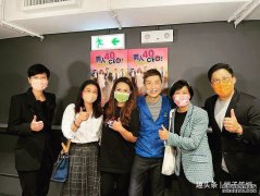 39岁郭晶晶变化很大，和霍启刚一起看舞